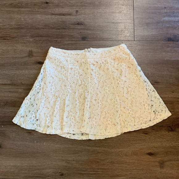 Lace miniskirt - Picture 1 of 7